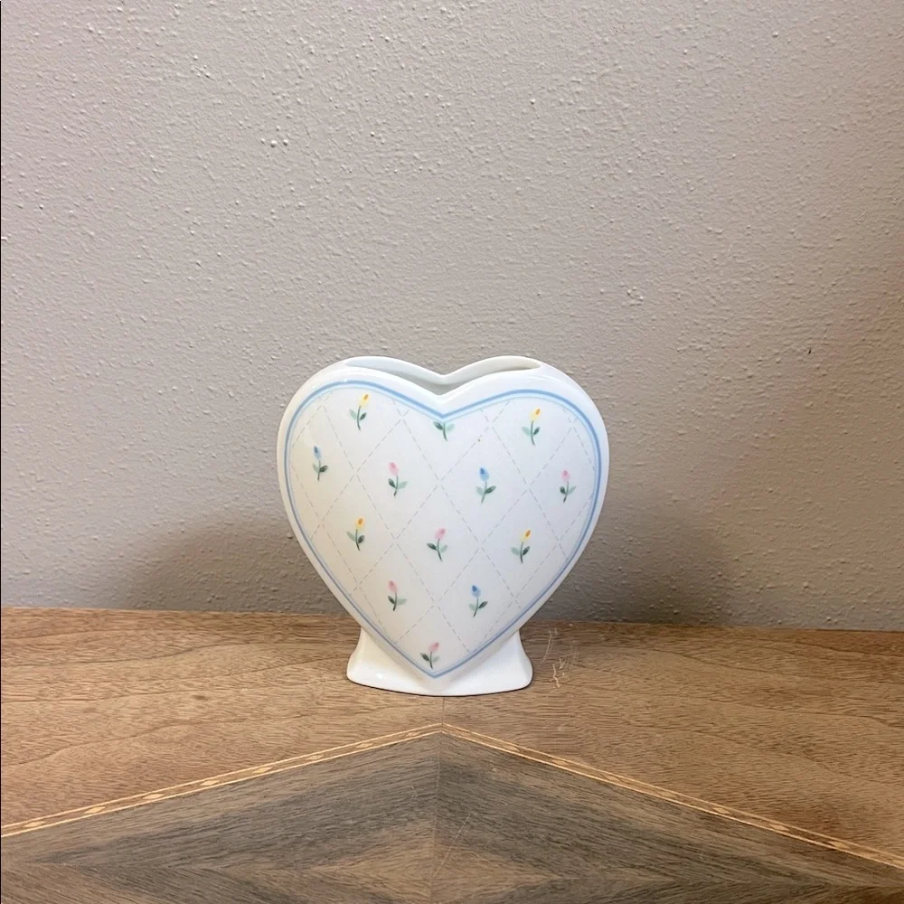 Vintage cottage core porcelain vanity set